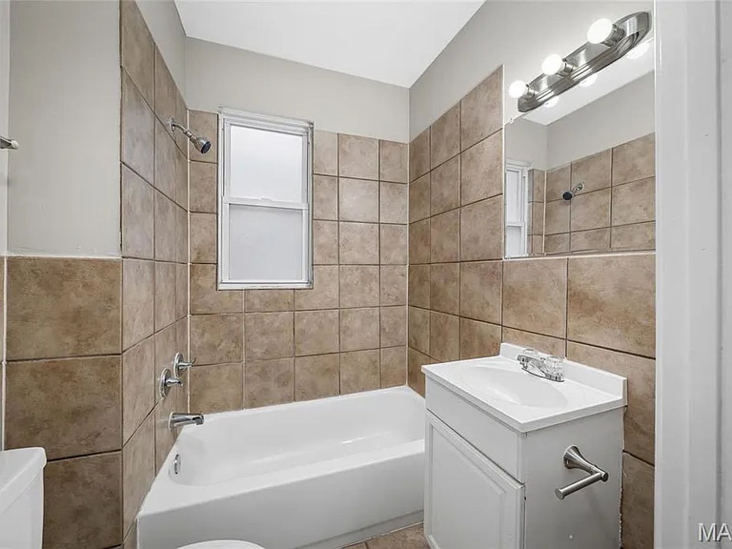 Building Photo - 709 Dammert Ave