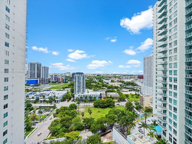 Building Photo - 1800 N Bayshore Dr
