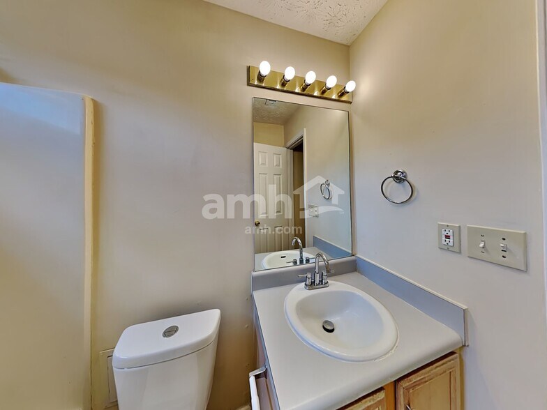 Building Photo - 1314 Sweetwater Ct