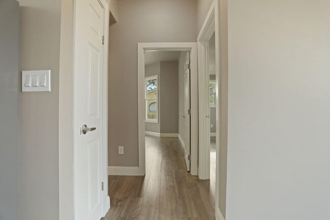 Building Photo - 498 S 5th St