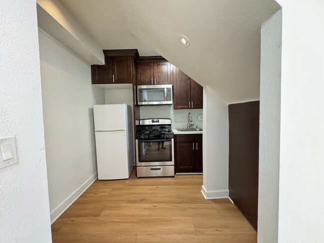 Interior Photo - 11865 Rochester Ave