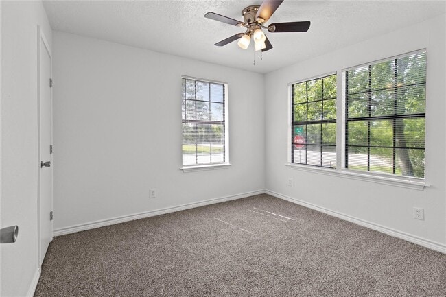 Building Photo - 805 28 1/2 St