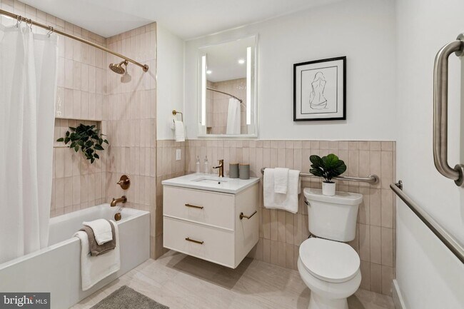 Building Photo - 30 W Allens Ln