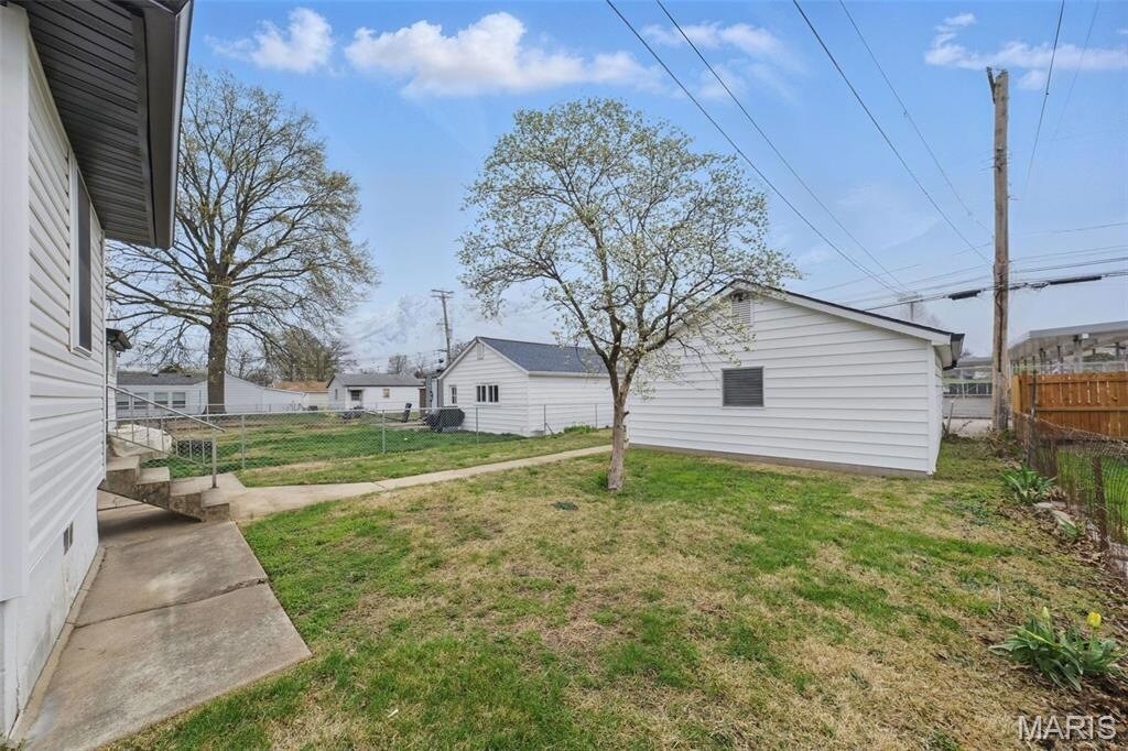 Building Photo - 6033 Fyler Ave