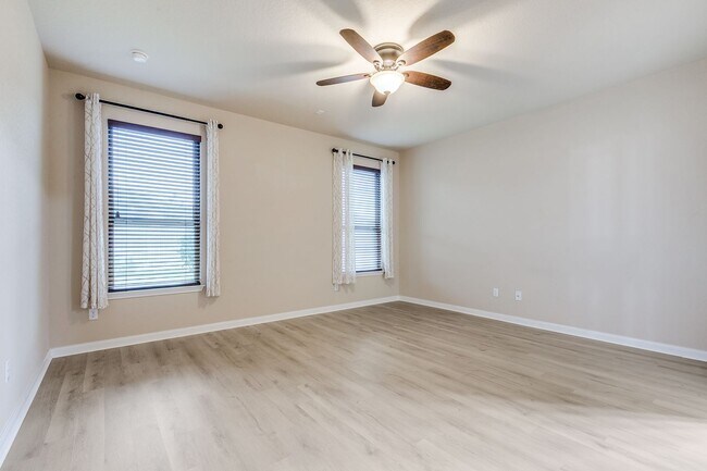 Building Photo - IMMACULATE 3bd/2ba/2gar/Office/Studay in Cobblestone Available NOW!