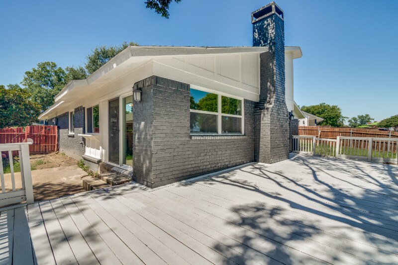 Building Photo - 1005 Via Balboa