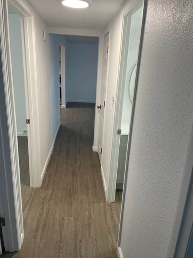 Building Photo - NEWLY REMODELED 3 BEDROOM RANCHER IN STRAT...