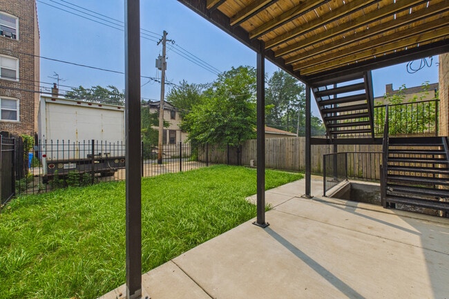 Building Photo - 7919 S Ellis Ave