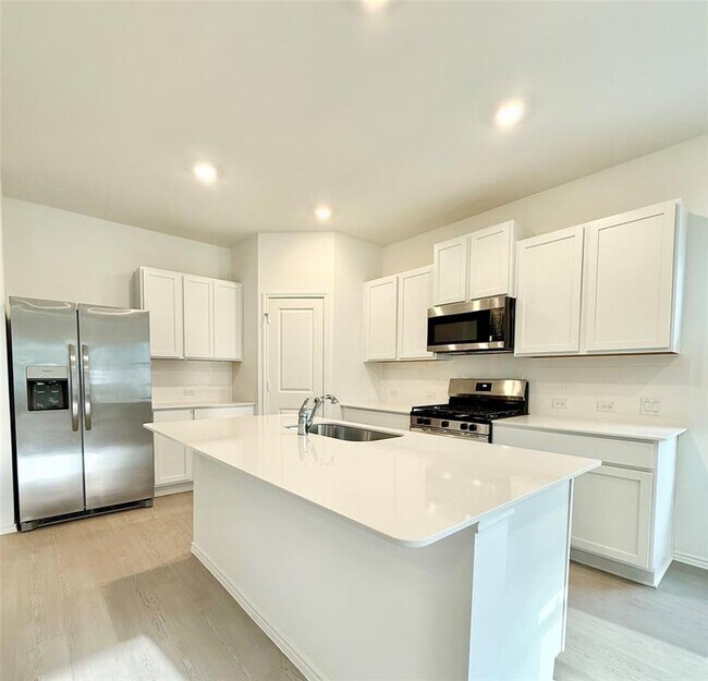 Building Photo - 131 Keefer