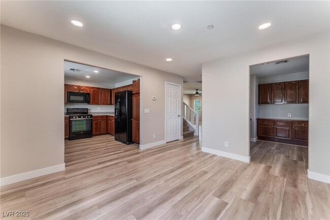 Building Photo - 9169 Column Ct