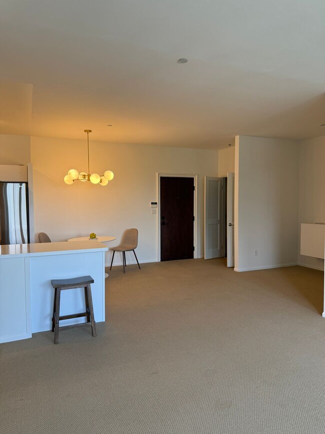 Building Photo - 2Bed - 2Bath Home