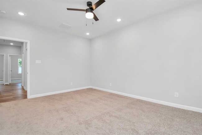 Building Photo - 2355 Hoskins Dr