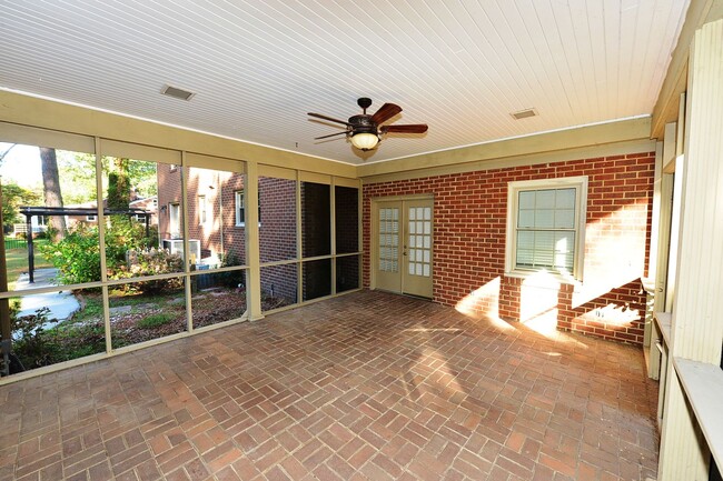 Building Photo - Water View, private wooded lot on dead end...