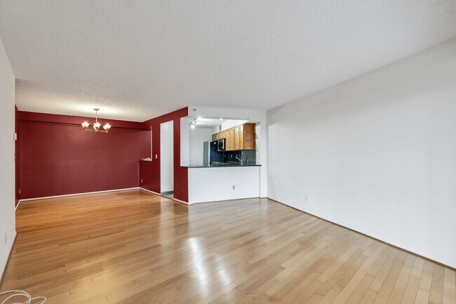 Building Photo - Luxurious 1 Bed 1 Bath Condo In Vibrant Belvedere