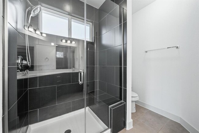 Building Photo - 1406 Casa Dr