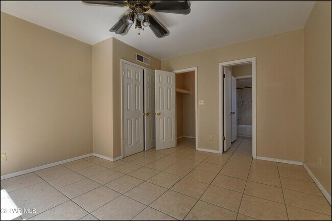 Building Photo - 10711 Ivanhoe Dr