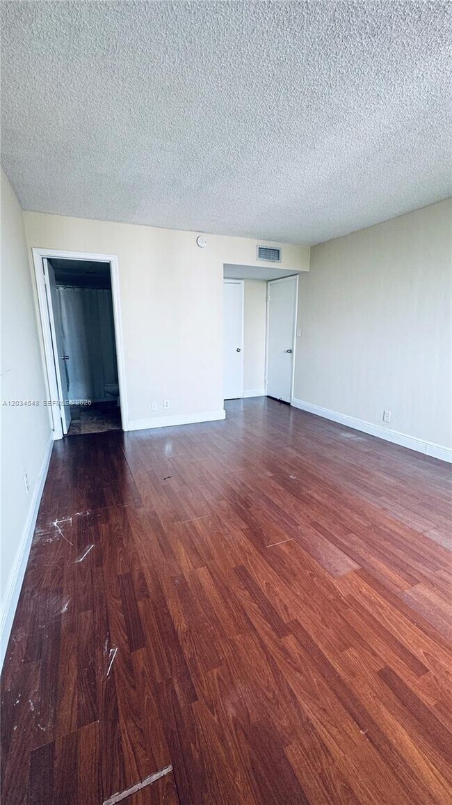 Building Photo - 9125 SW 77th Ave
