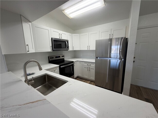 Building Photo - 8274 Key Royal Cir