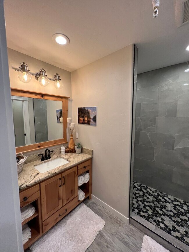 Building Photo - Country Financial Insurance Apartments