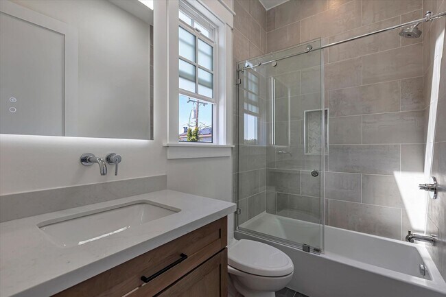 Building Photo - Newer High-Tech Home | Top Schools | Great...