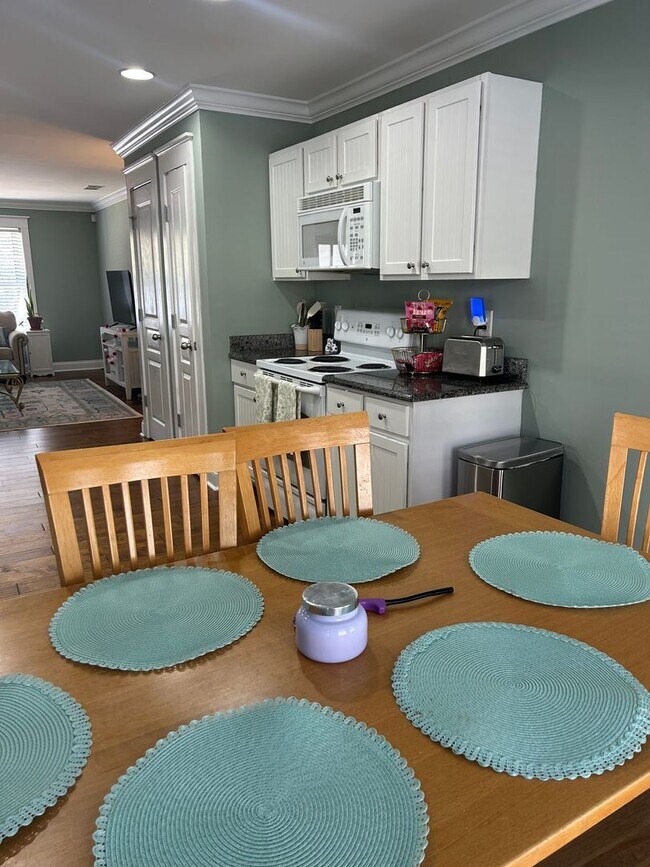 Building Photo - 01-102 Ball