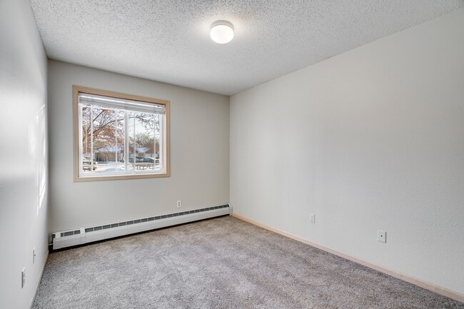 Building Photo - DELETE [Lakeville Court]