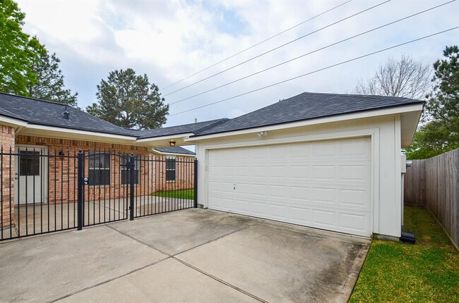 Building Photo - 4226 Windy Chase Ln