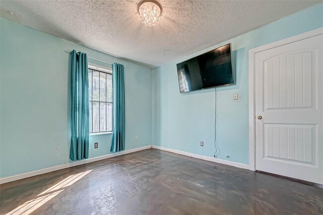 Building Photo - 8414 Flintridge Dr