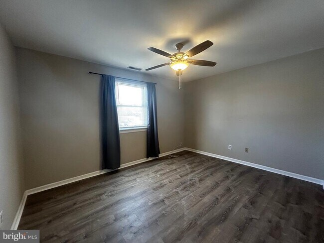 Building Photo - 478 E Main St