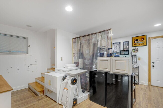 Building Photo - 931 Brummel St