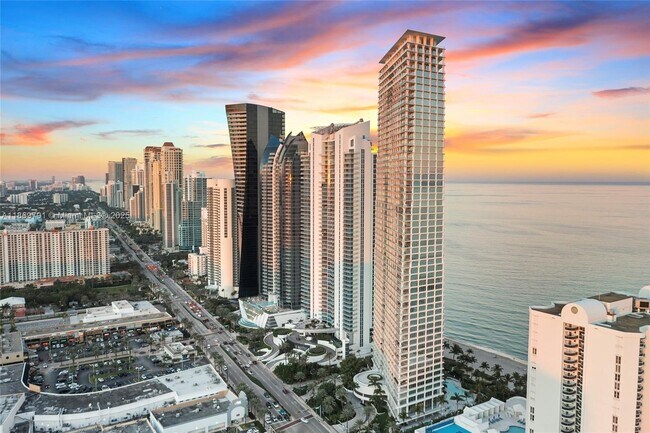 Building Photo - 16901 Collins Ave