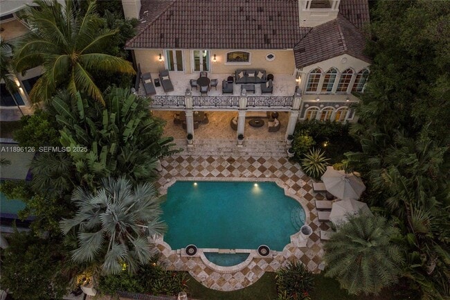 Building Photo - 5801 Pine Tree Dr