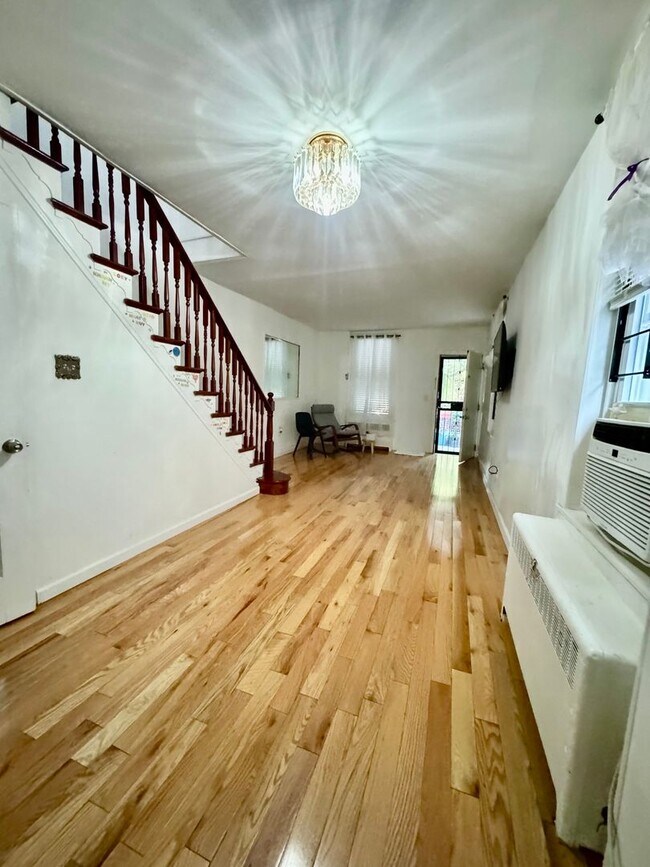 Primary Photo - 1231 Ellsworth St