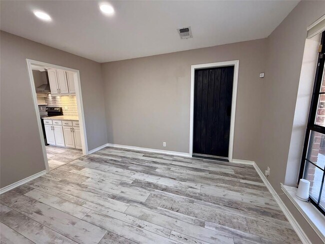 Building Photo - 13750 High Sierra Rd