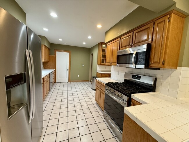 Building Photo - 429 W 70th Terrace