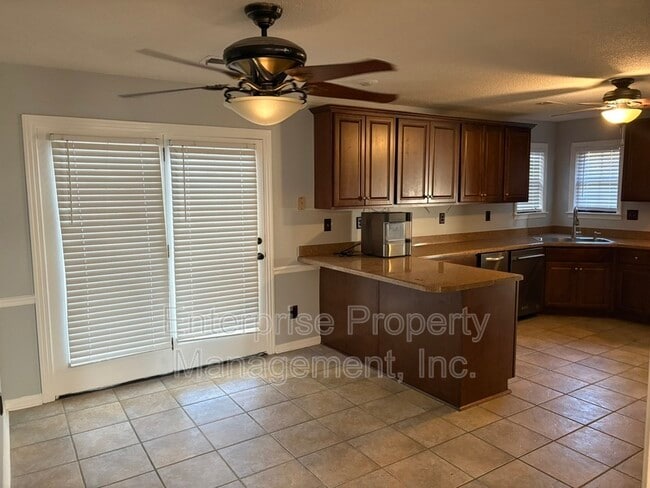 Building Photo - 535 Fox Run Ln