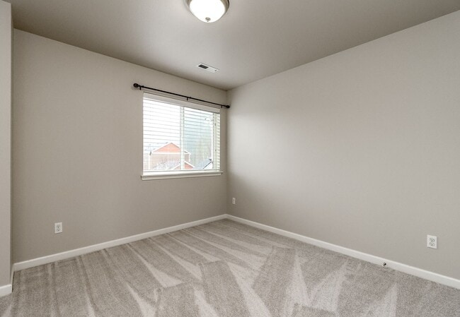 Building Photo - Beautiful Lacey Home with new paint and carpet in Popular Edgewater Community