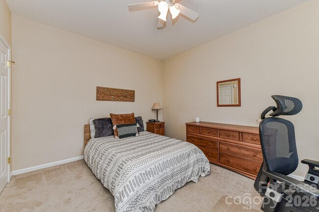 Building Photo - 10645 Castlehill Dr