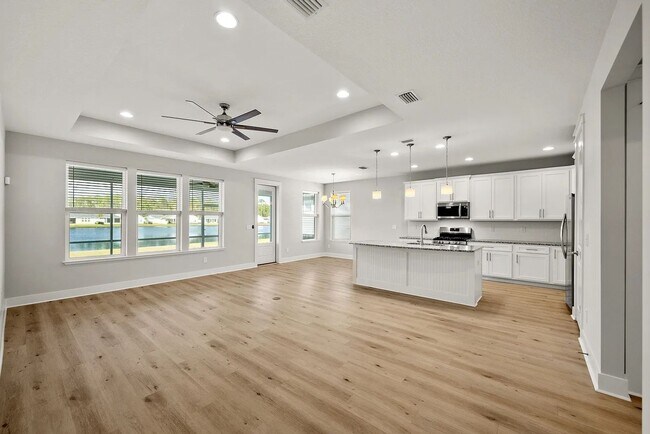 Building Photo - Breakfest Point 3 Bedroom 2 bath