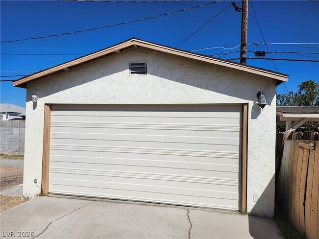 Building Photo - 4624 Evergreen Pl