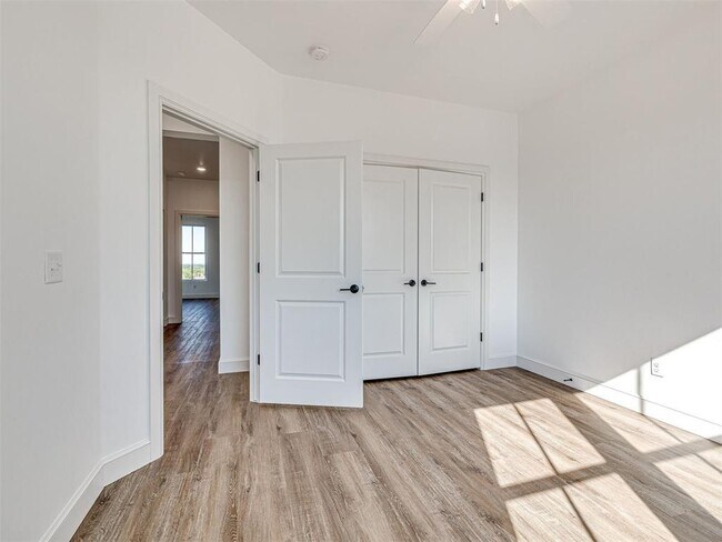 Building Photo - 29612 Memory Ln