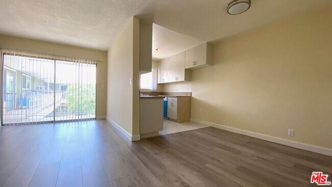 Building Photo - 443 S Wilton Pl