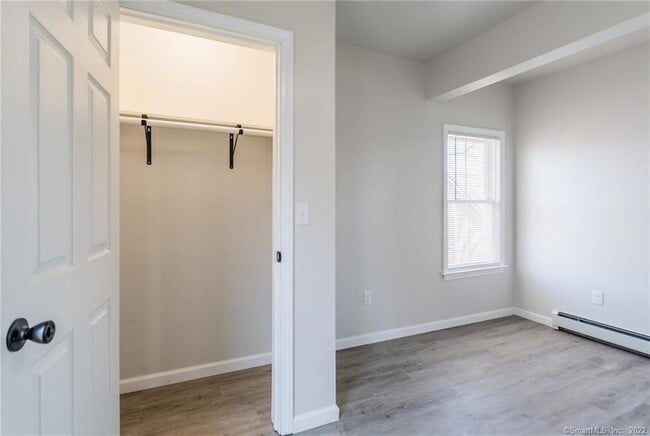 Building Photo - 31 Willetts Ave