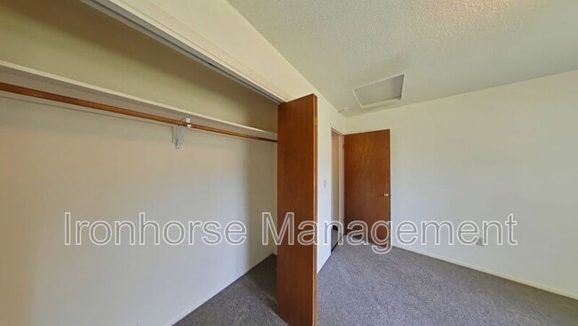 Building Photo - 411 N 16th Ave