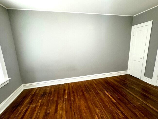 Building Photo - 4223 Ellenwood Ave