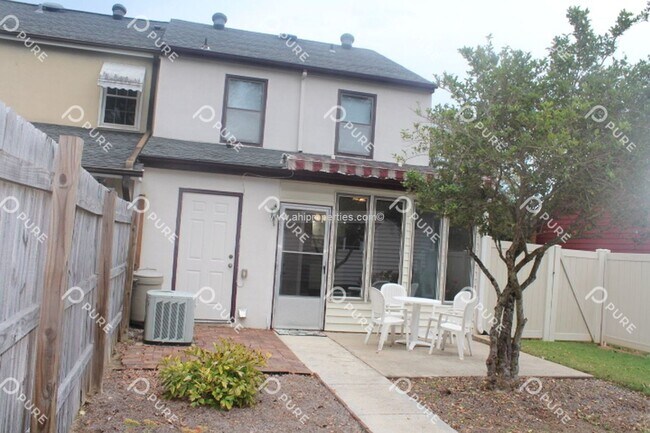 Building Photo - 2817 Wynterhall Rd SE