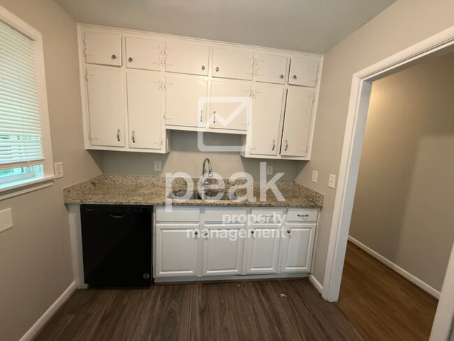 Building Photo - $1,150! 3Bed/ 1.5 Bath House! North of Birmingham! Apply by 12/17 to get 50% off your first month