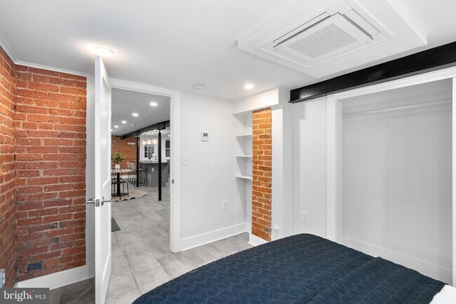 Building Photo - 1616 Kilbourne Pl NW