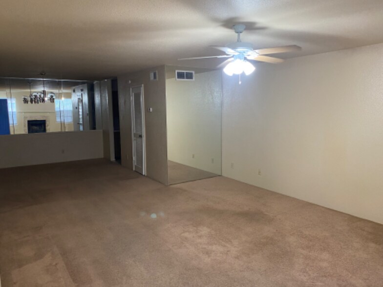 Building Photo - 9700 Leawood Blvd