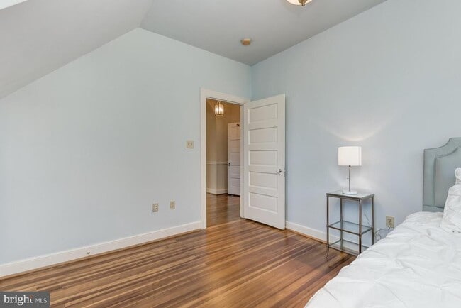 Building Photo - 2425 California St NW